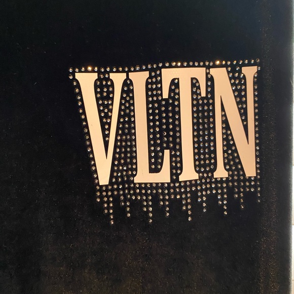 Two pieces - Picture 3 of 8